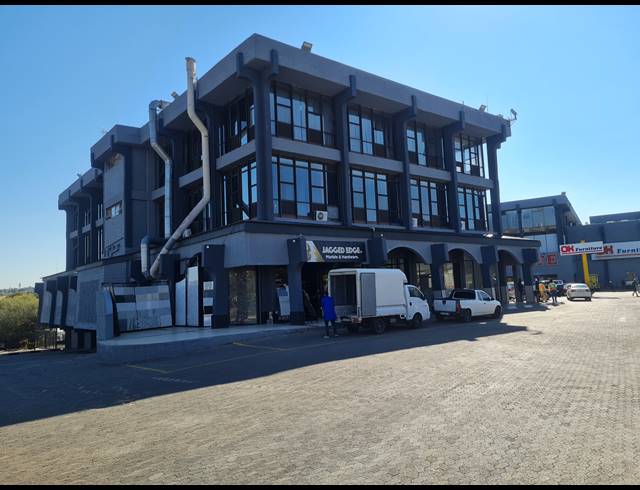 573M² RETAIL TO LET IN HALFWAY HOUSE